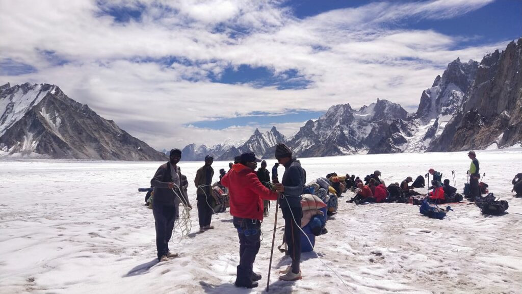 Snow Lake & Hisper La Trek – 4,877m