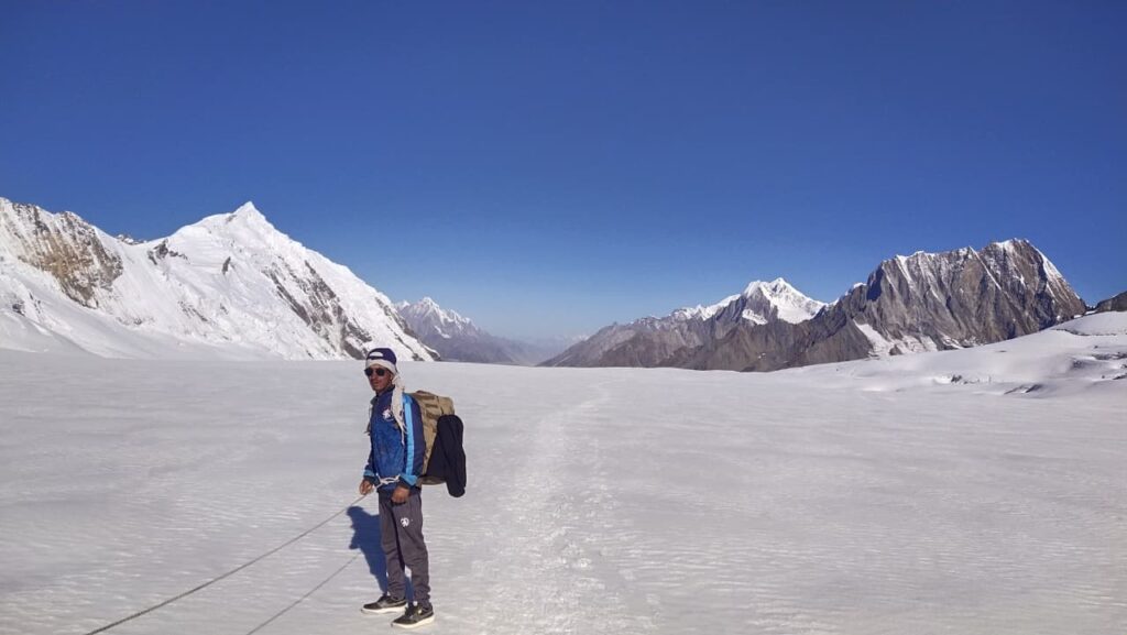 Snow Lake & Hisper La Trek – 4,877m