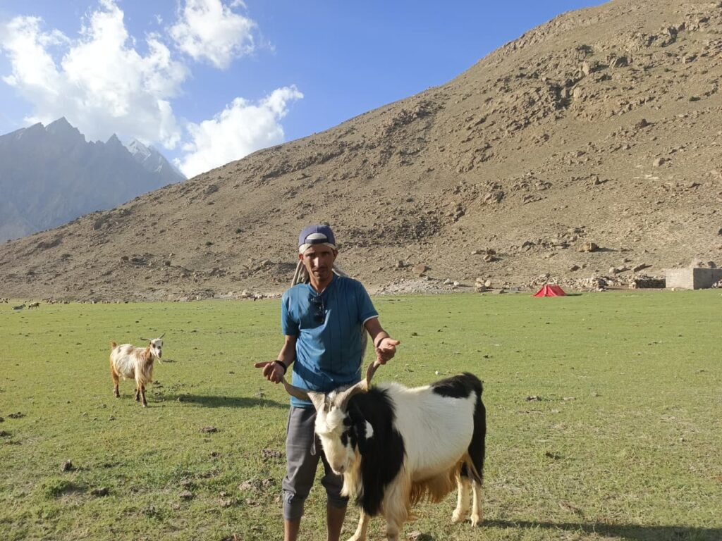 Snow Lake & Hisper La Trek – 4,877m