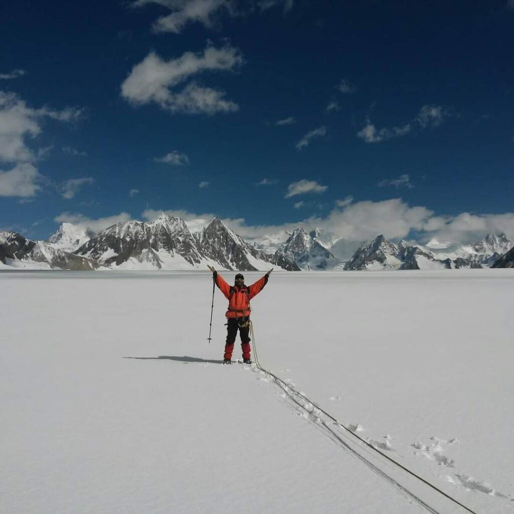 Snow Lake & Hisper La Trek – 4,877m